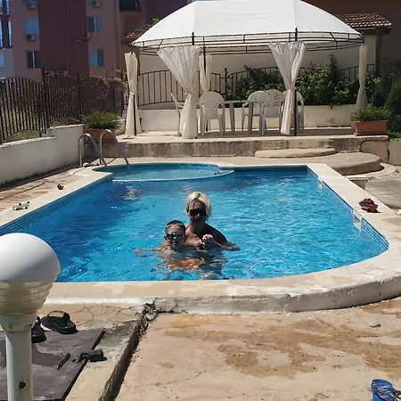 уютно и просторно студио شقة